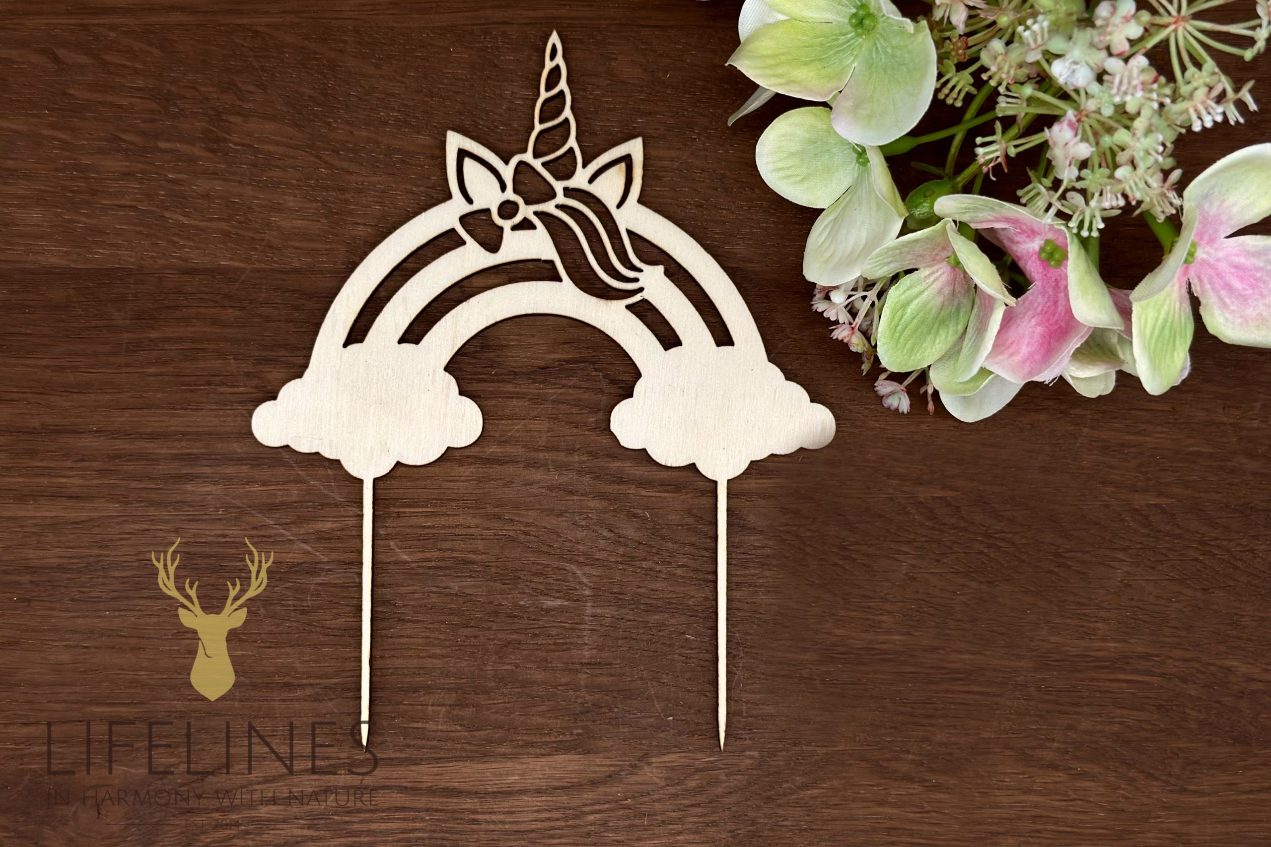 Geburtstag, Feier, Festlichkeit, handgefertigt, Holz, Kuchen-Dekor, einzigartig, personalisiert, besonderer Anlass, stilvolles Design, individuell