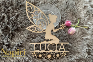 Personalisierter Holzring für Kinder mit zauberhaften Motiven, Namensschild